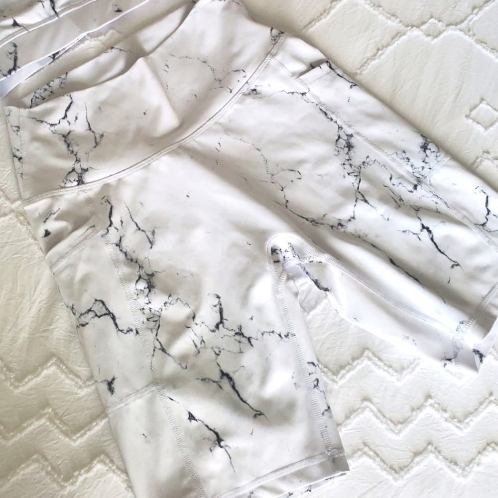 BUFFBUNNY White Marble Bike Shorts